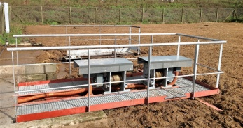 Groupe d'entrainement sur plateforme sur fosse, s&eacute;curis&eacute;e